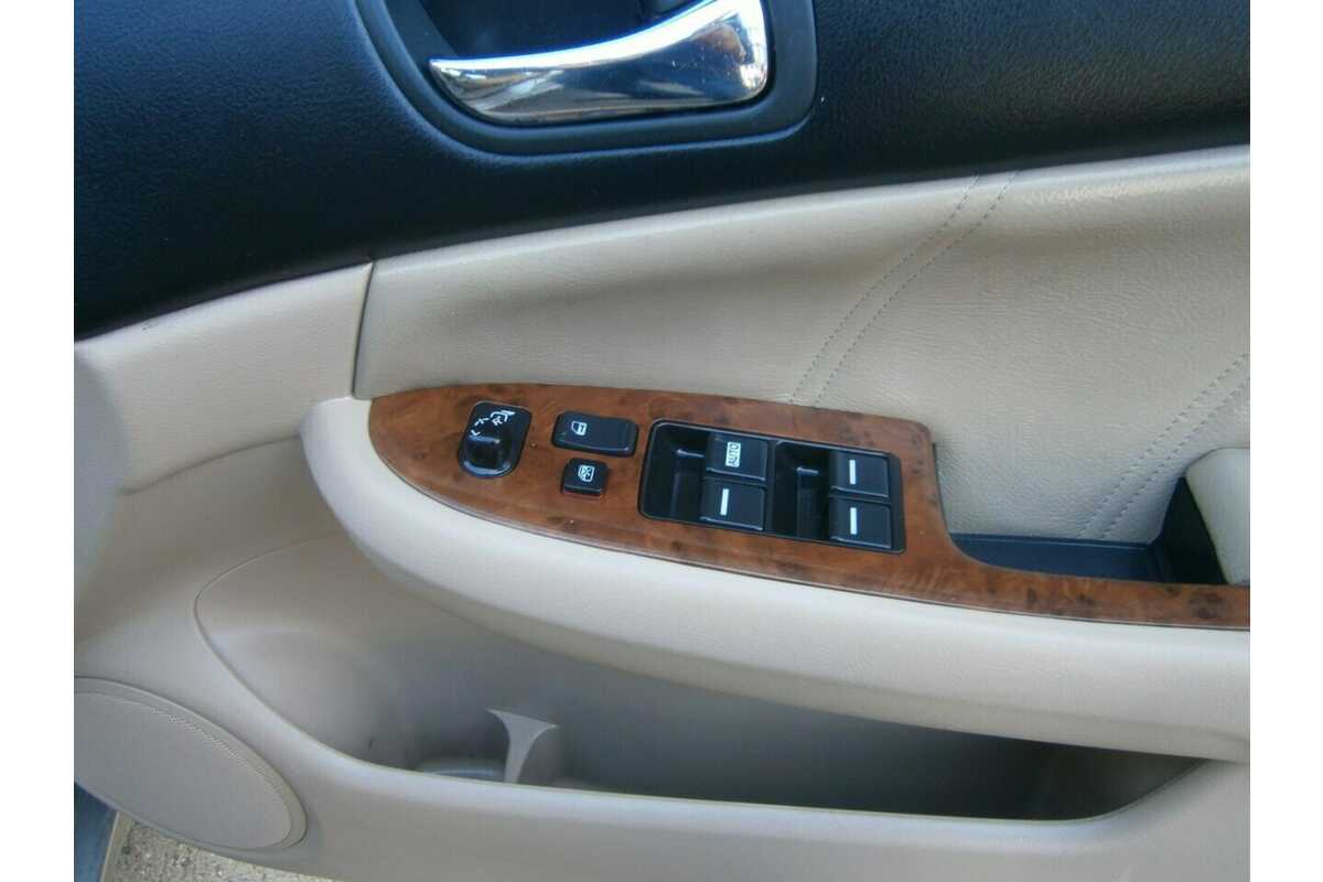 2005 Honda Accord V6 Luxury 40