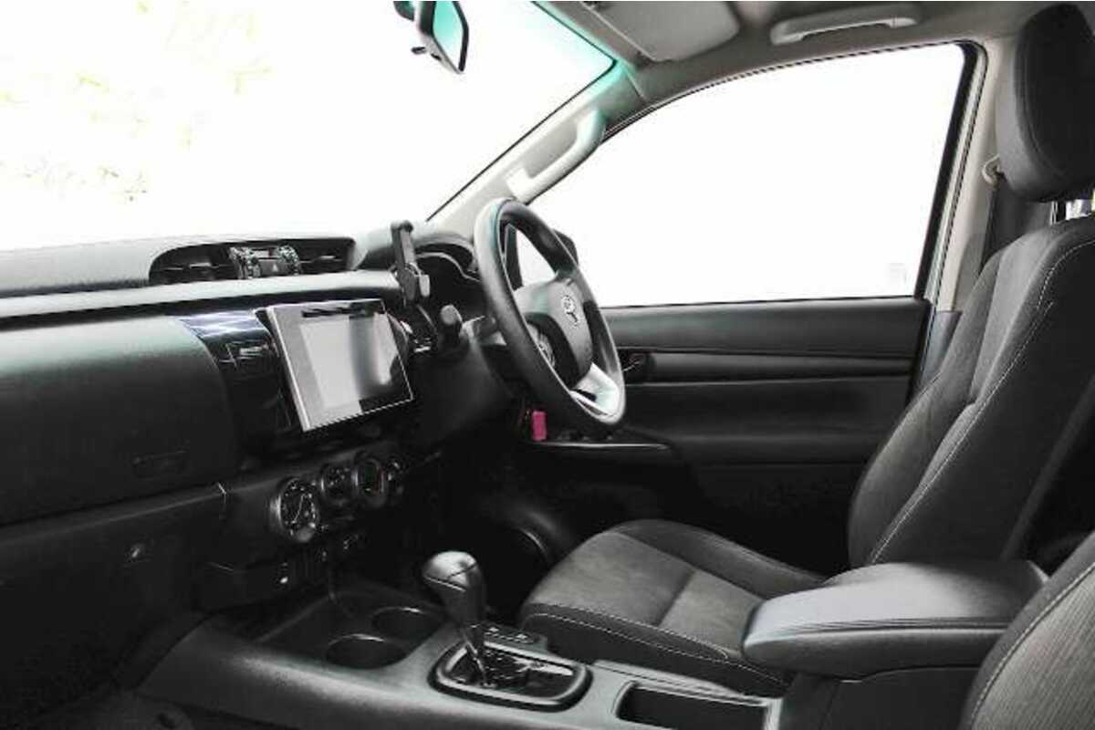 2017 Toyota HILUX SR DUAL CAB GUN126R