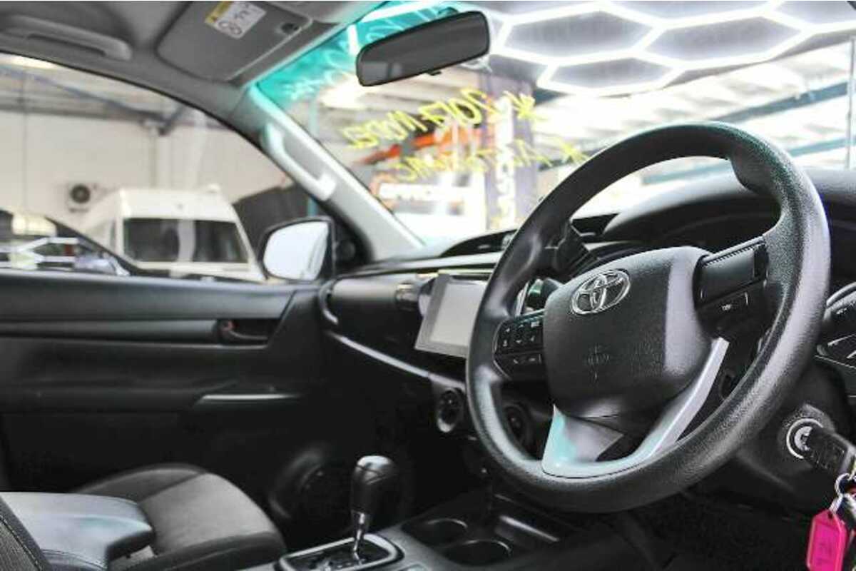 2017 Toyota HILUX SR DUAL CAB GUN126R