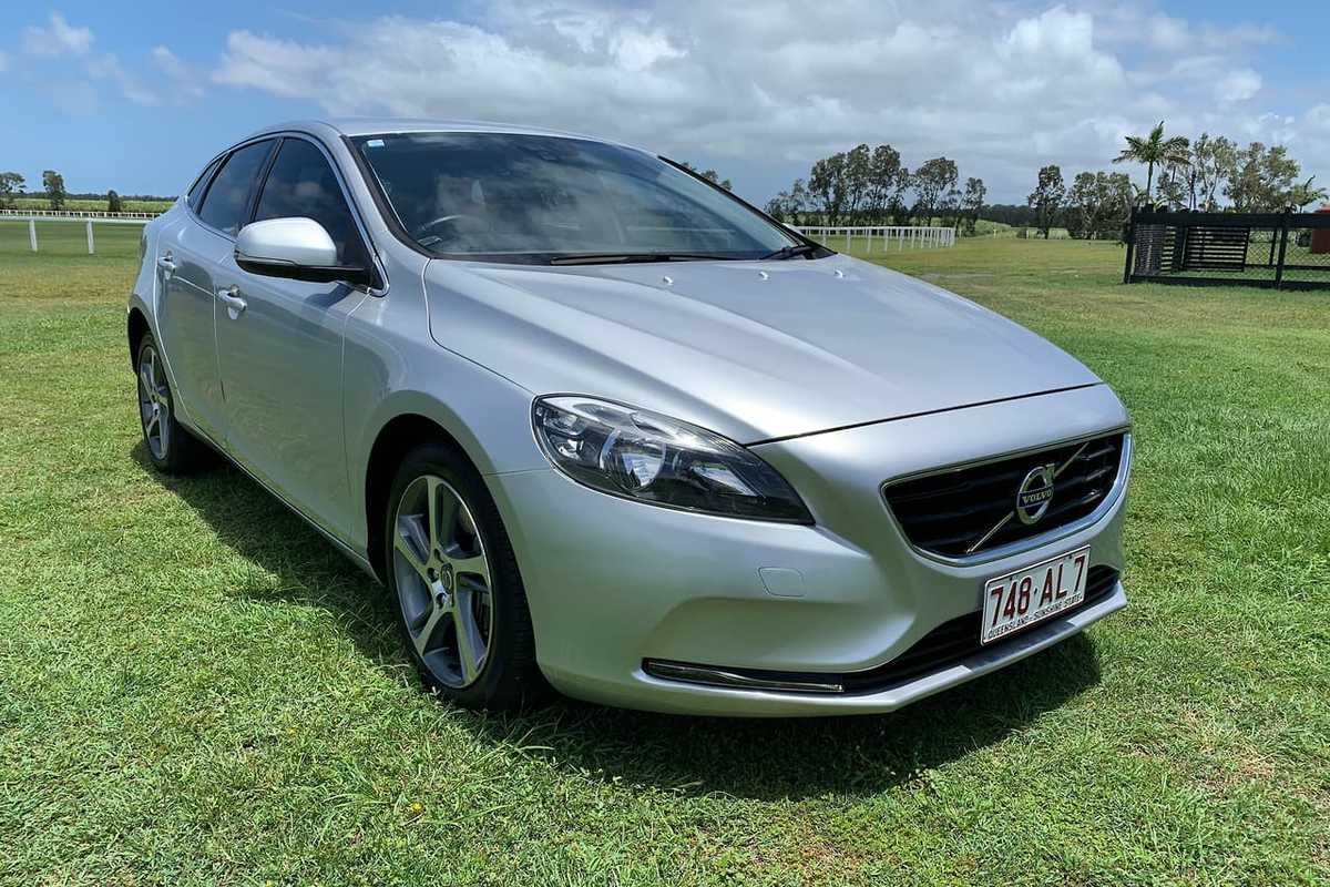 Volvo v40 d2