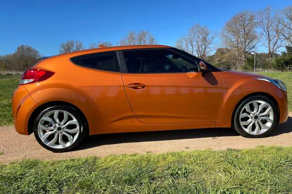 2014 Hyundai Veloster (No Badge) FS2