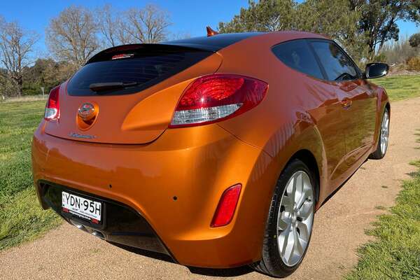 2014 Hyundai Veloster (No Badge) FS2