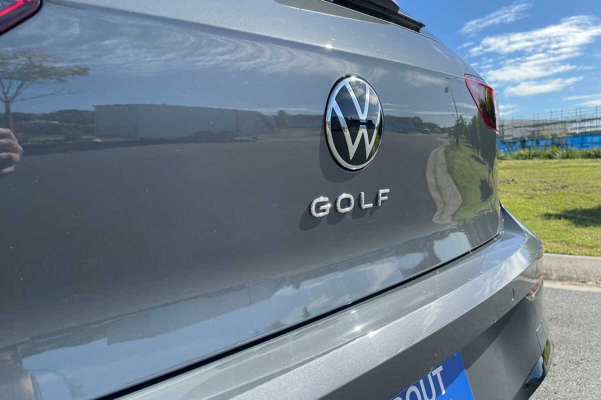 2022 Volkswagen Golf 110TSI R-Line 8