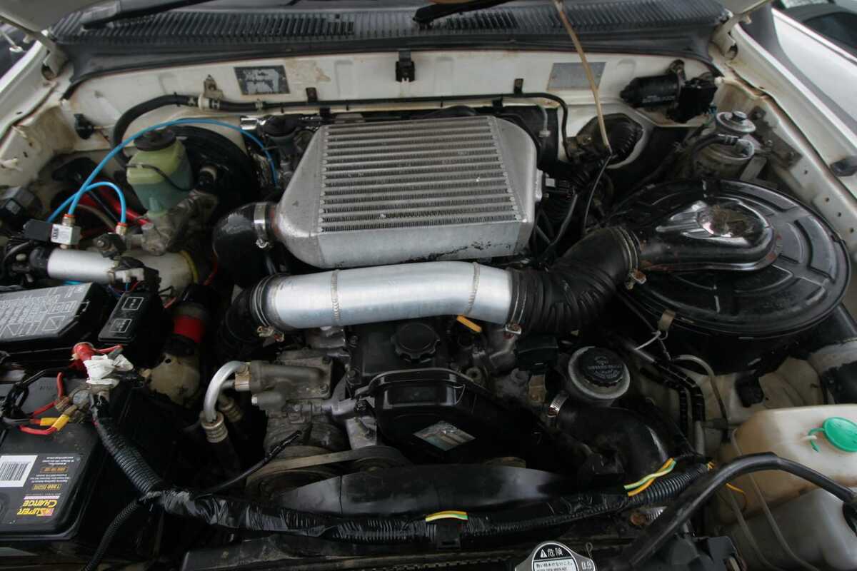 2001 Toyota Hilux SR5 KZN165R