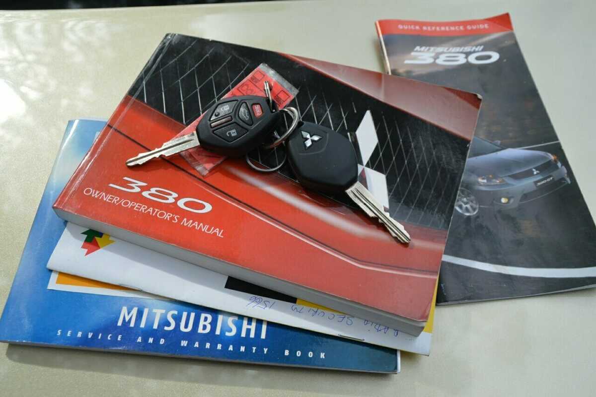 2005 Mitsubishi 380  DB