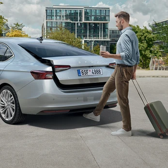 Electric tailgate with Virtual Pedal