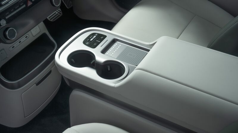 Sliding centre console
