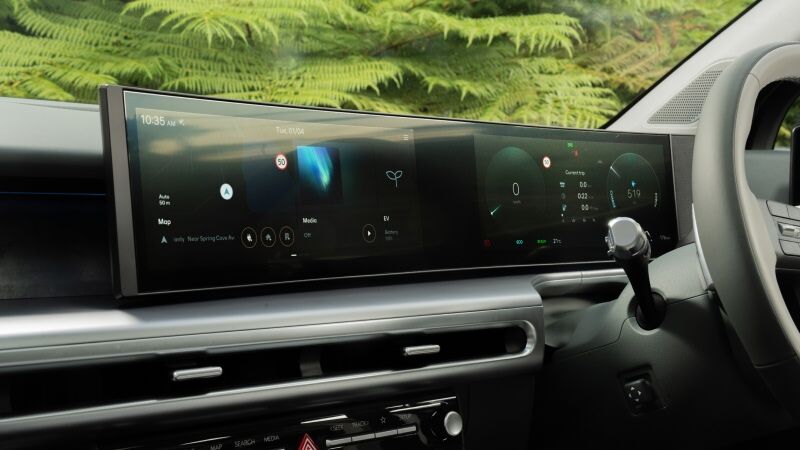Panoramic curved display