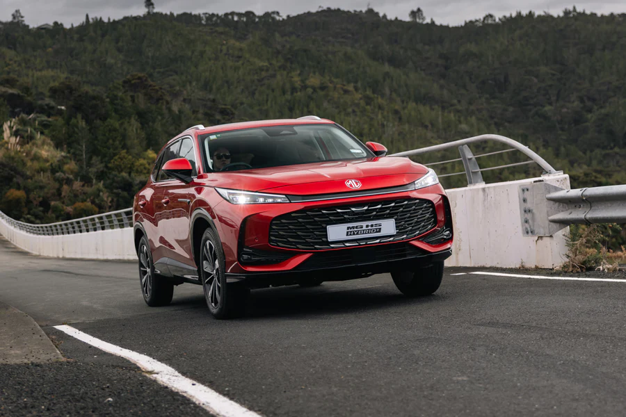 ‌CLASS LEADING HYBRID BATTERY