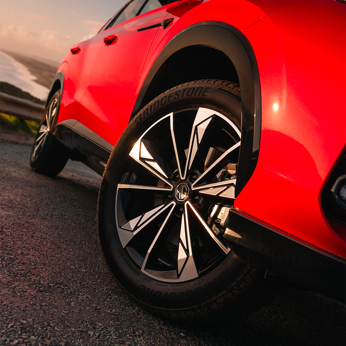 ‌THE MID-SIZED SUV, REDEFINED WITH MG HYBRID+