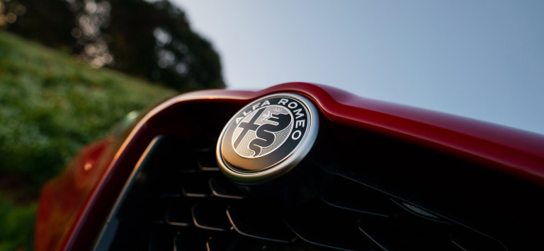 MONOCHROME FRONT AND REAR "ALFA ROMEO" BADGES