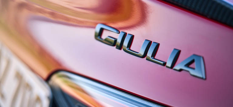 BLACK NAMEPLATE,‘VELOCE’ FENDER AND Q2 BADGES