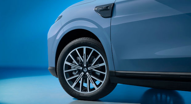 18’’ Alloy Wheels​ Dynamic design, enhanced performance.