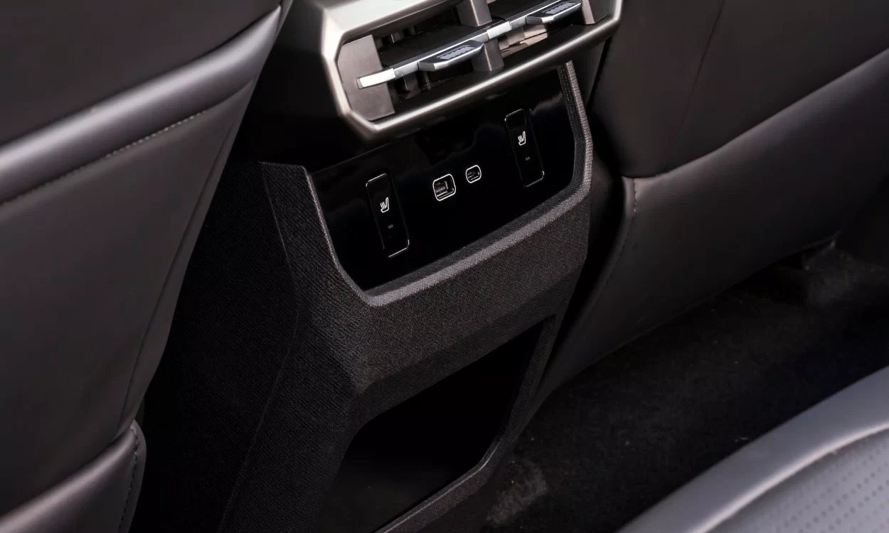 HEATED FRONT AND REAR SEATS (EVOLVE ONLY)