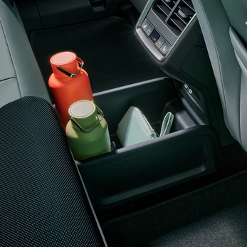 Storage box for the rear passengers