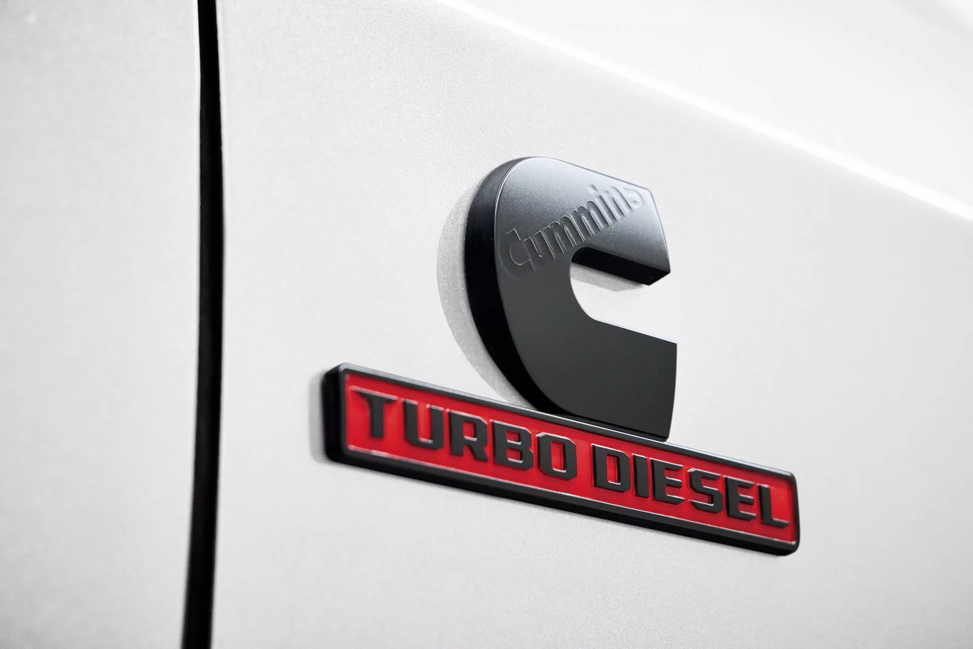 HIGH-OUTPUT 6.7L CUMMINS® TURBO DIESEL I6 ENGINE