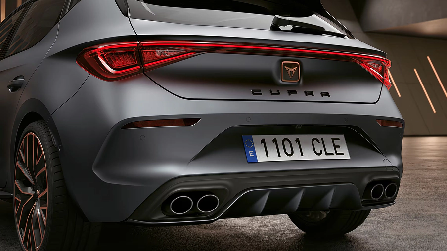 Sculpted rear bumper lights