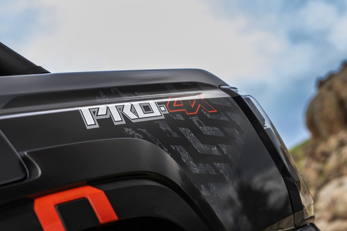 Black finish on exterior design elements and ‘Lava red’ accents