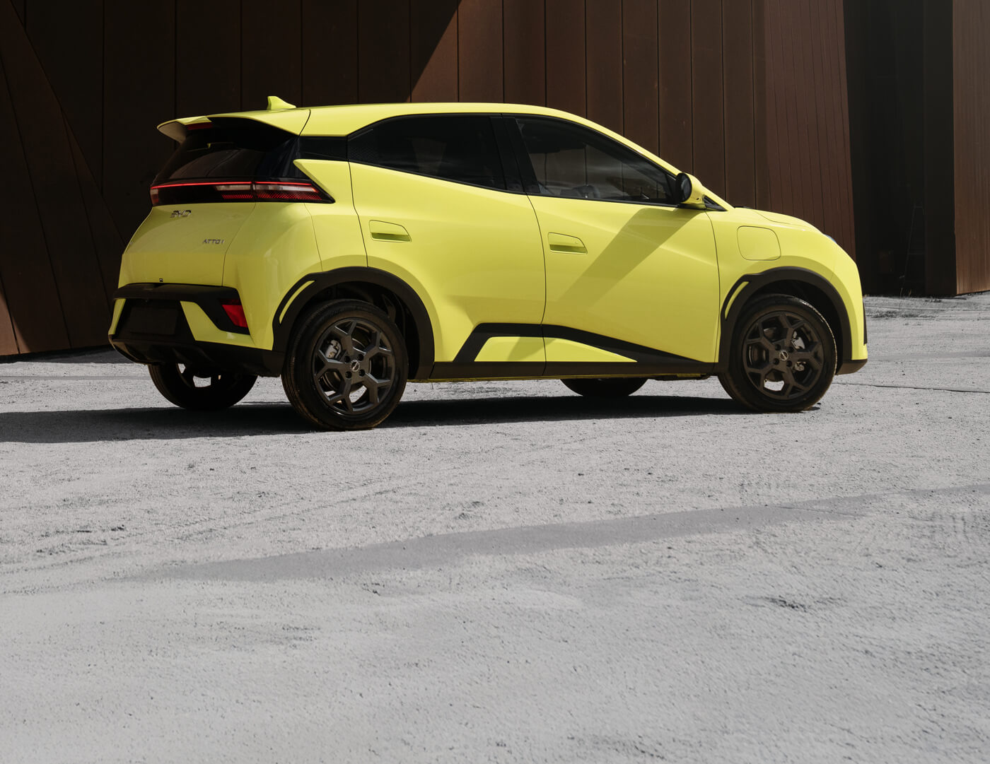 A 'floating roof' and full-width LED tail-lights