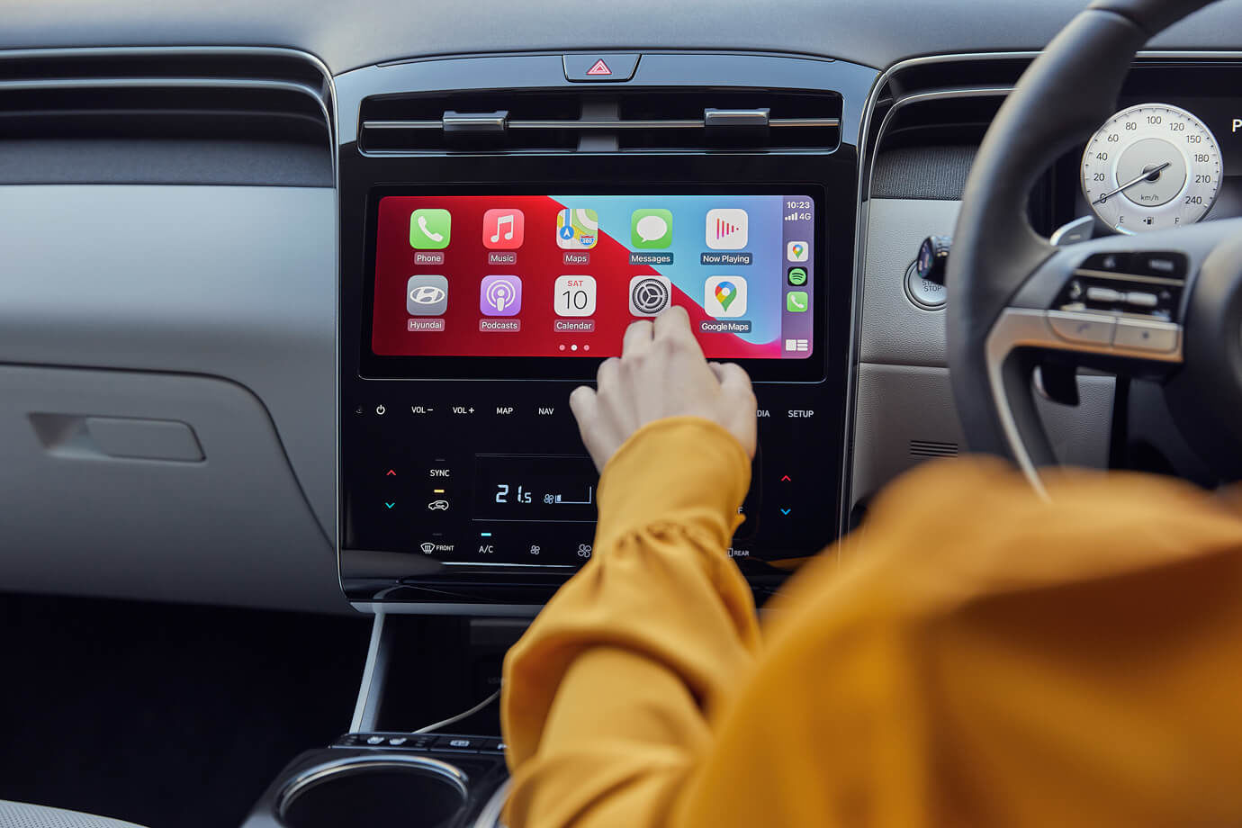 10.25” touchscreen with Apple CarPlayTM[P1] and AndroidTM[P2] Auto.