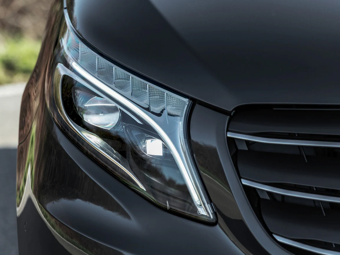 Clever headlights that adapt to the road ahead