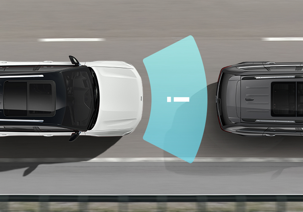 FULL-SPEED FORWARD COLLISION WARNING WITH ACTIVE BRAKING AND PEDESTRIAN/­CYCLIST DETECTION