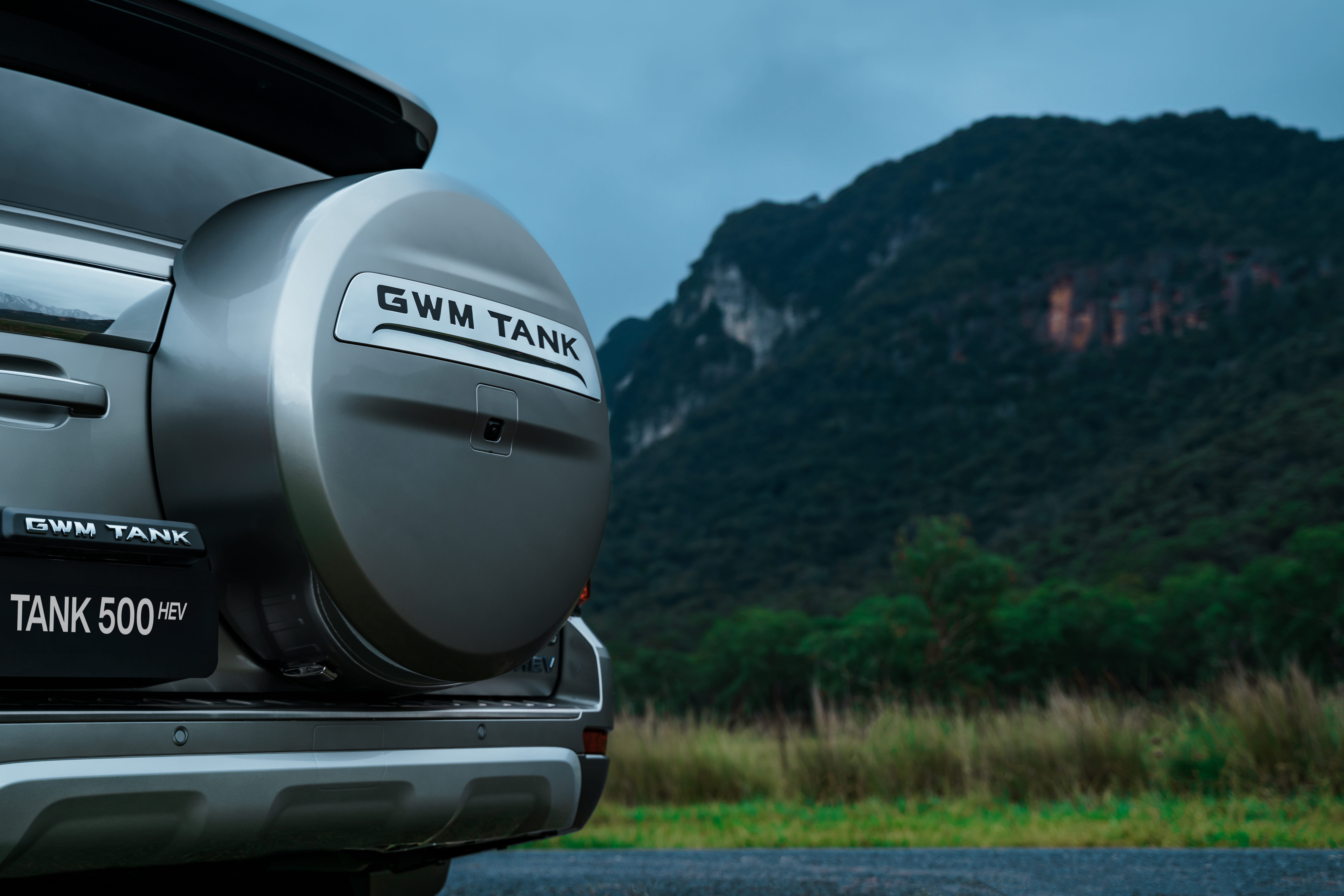 Intelligent 4WD Switches between different driving modes automatically depending on the terrain