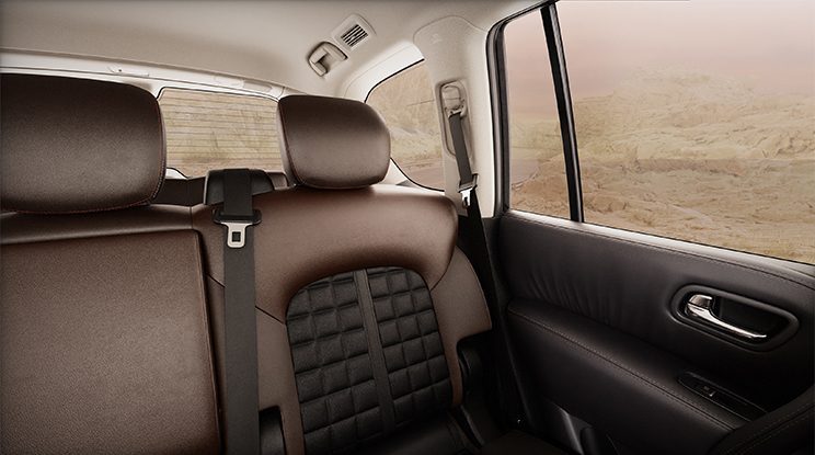 Premium-feeling Chestnut Brown palette leather accented⁽²⁰⁾ seat trim
