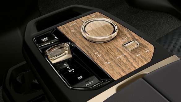  BMW iDrive.