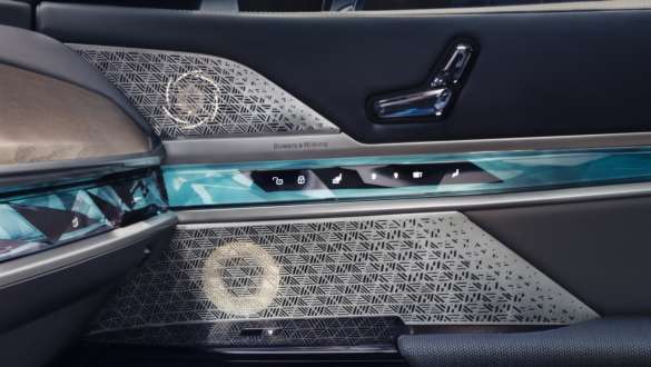  Bowers & Wilkins Diamond surround sound system.
