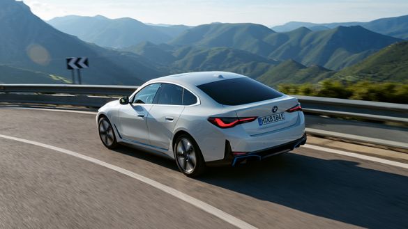 THE BMW i4 eDRIVE40 DELIVERS A RANGE OF UP TO 520 KM.*