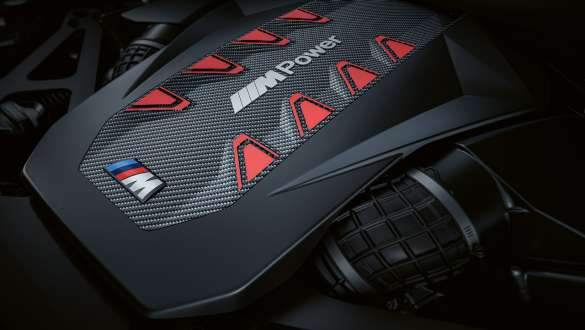  V8-cylinder plug-in hybrid engine.