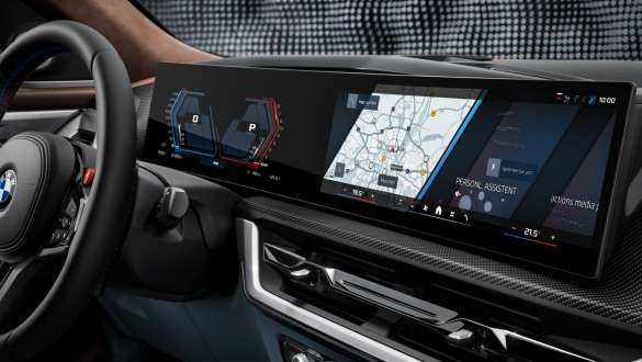  BMW Curved Display.