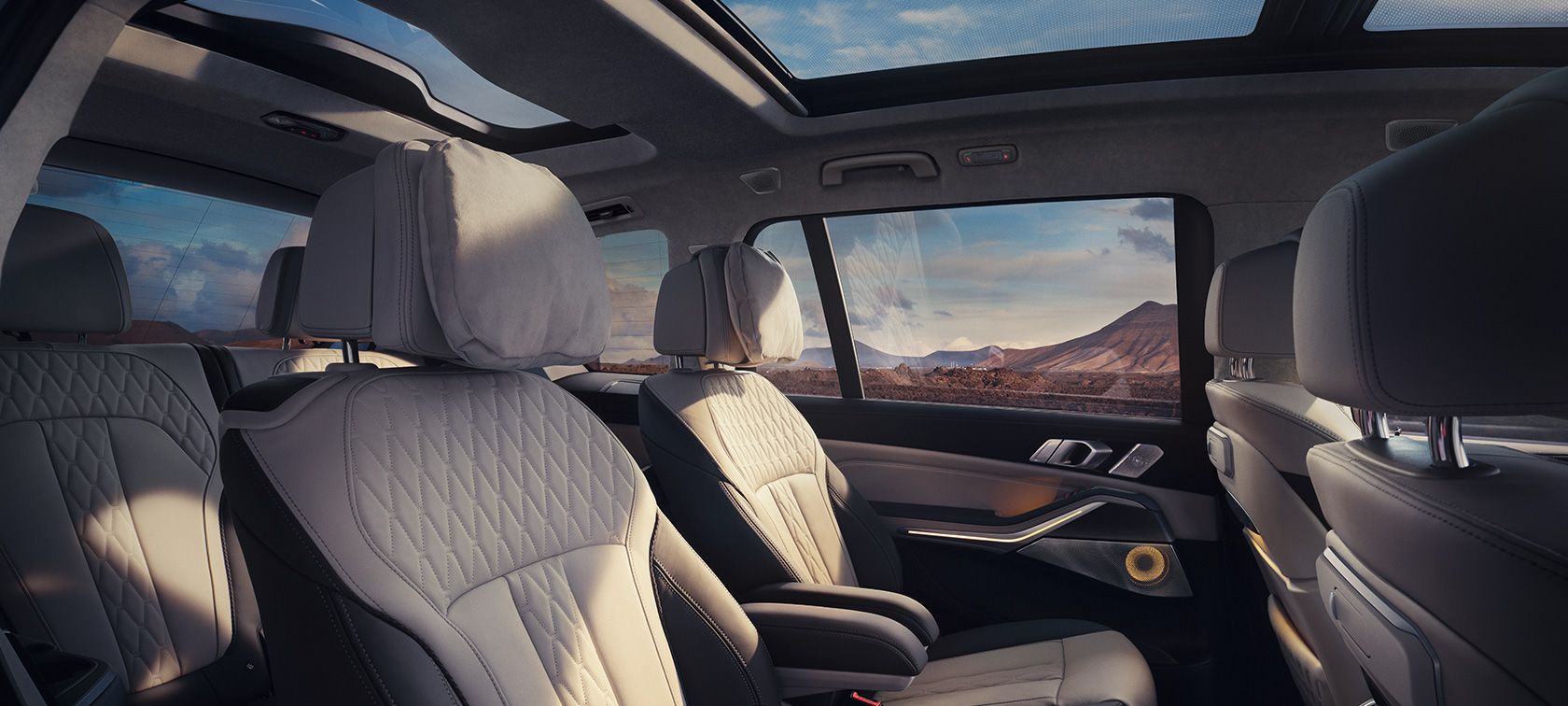 EXPERIENCE THE NEW DIMENSION OF SPACE IN THE BMW X7 IN THE VIDEO.