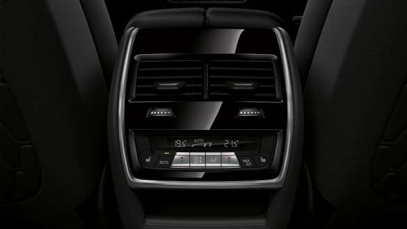  Automatic air conditioning with 4-zone control.