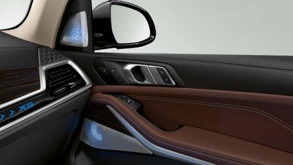  Bowers & Wilkins Diamond Surround Sound System.