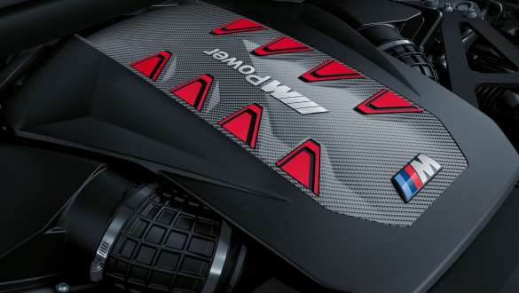  High-Performance M TwinPower Turbo V8 engine with 460 kW (625 hp).