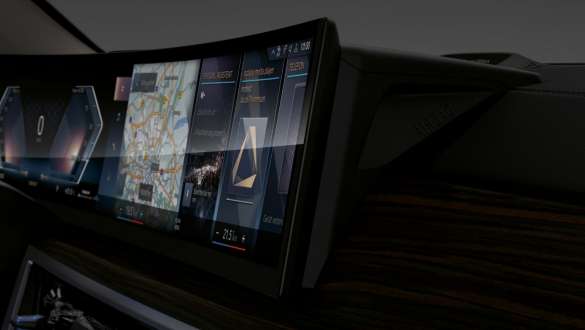  BMW Curved Display.