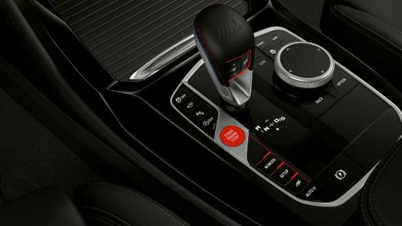  8-speed M Steptronic transmission with Drivelogic.