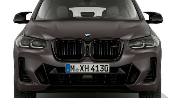  BMW X4 M40i specific design elements.