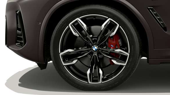  21'' M light alloy wheels Double-spoke style 718 M Bicolour with mixed tires.
