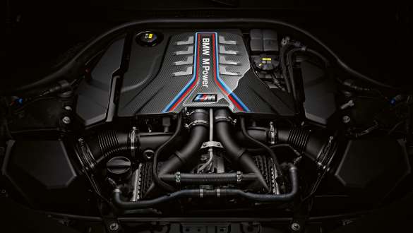  High-performance M TwinPower Turbo V8-cylinder petrol engine.