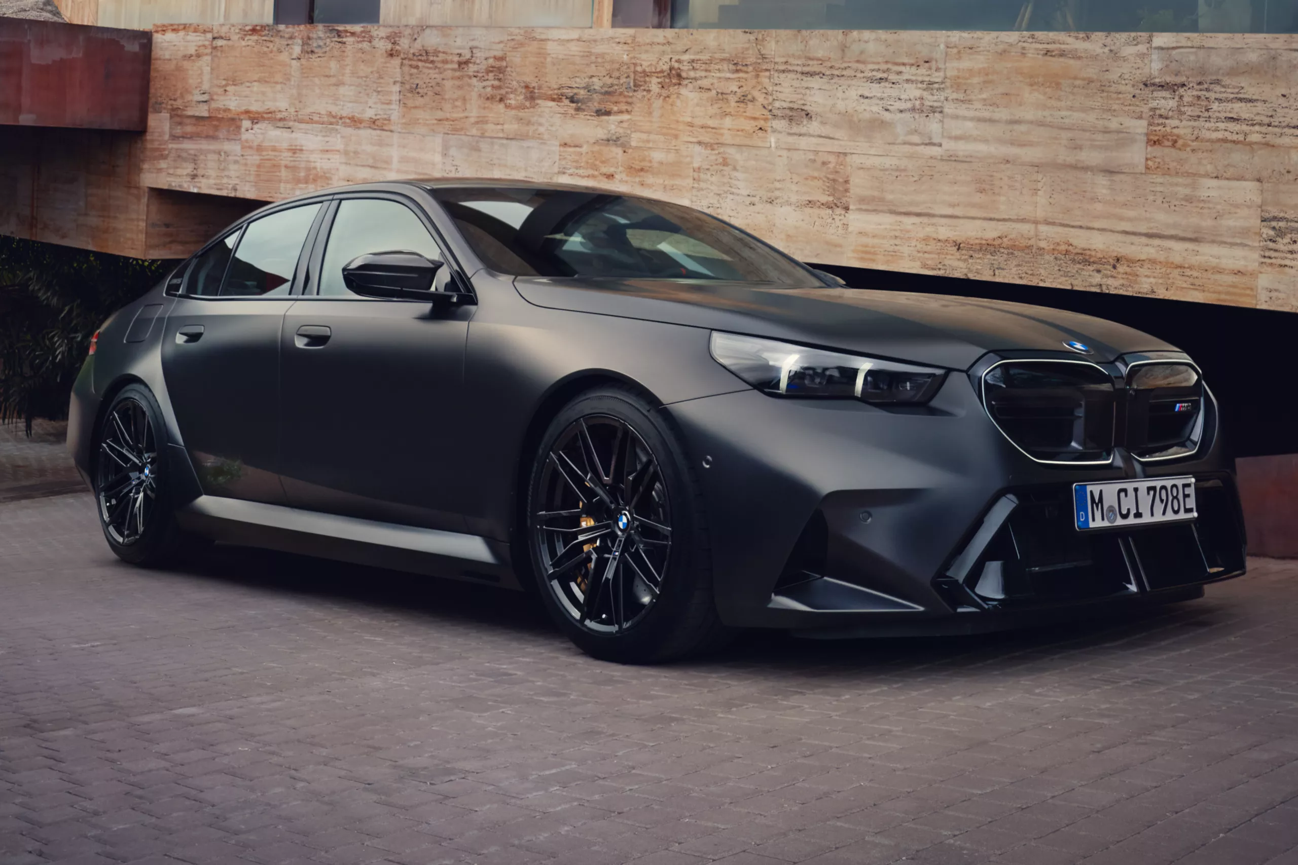 Purely electric. Pure driving pleasure.