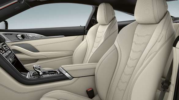  Multifunction seats for driver and front passenger.