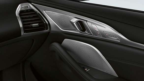  Bowers & Wilkins Diamond surround sound system.