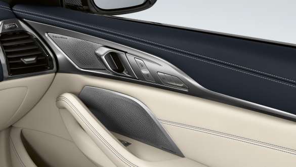  Bowers & Wilkins Diamond surround sound system.