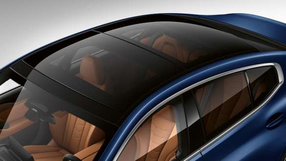  Panorama glass sunroof.