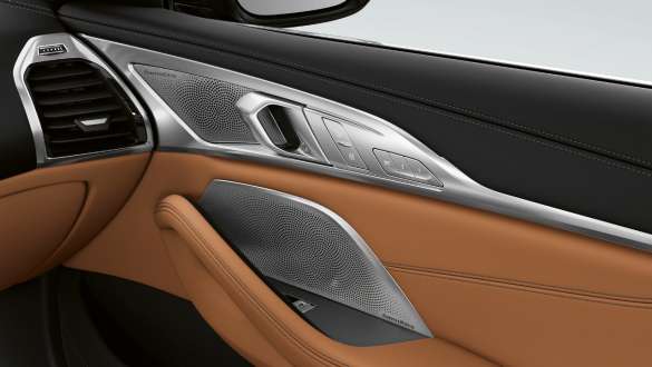  Bowers & Wilkins Diamond surround sound system.