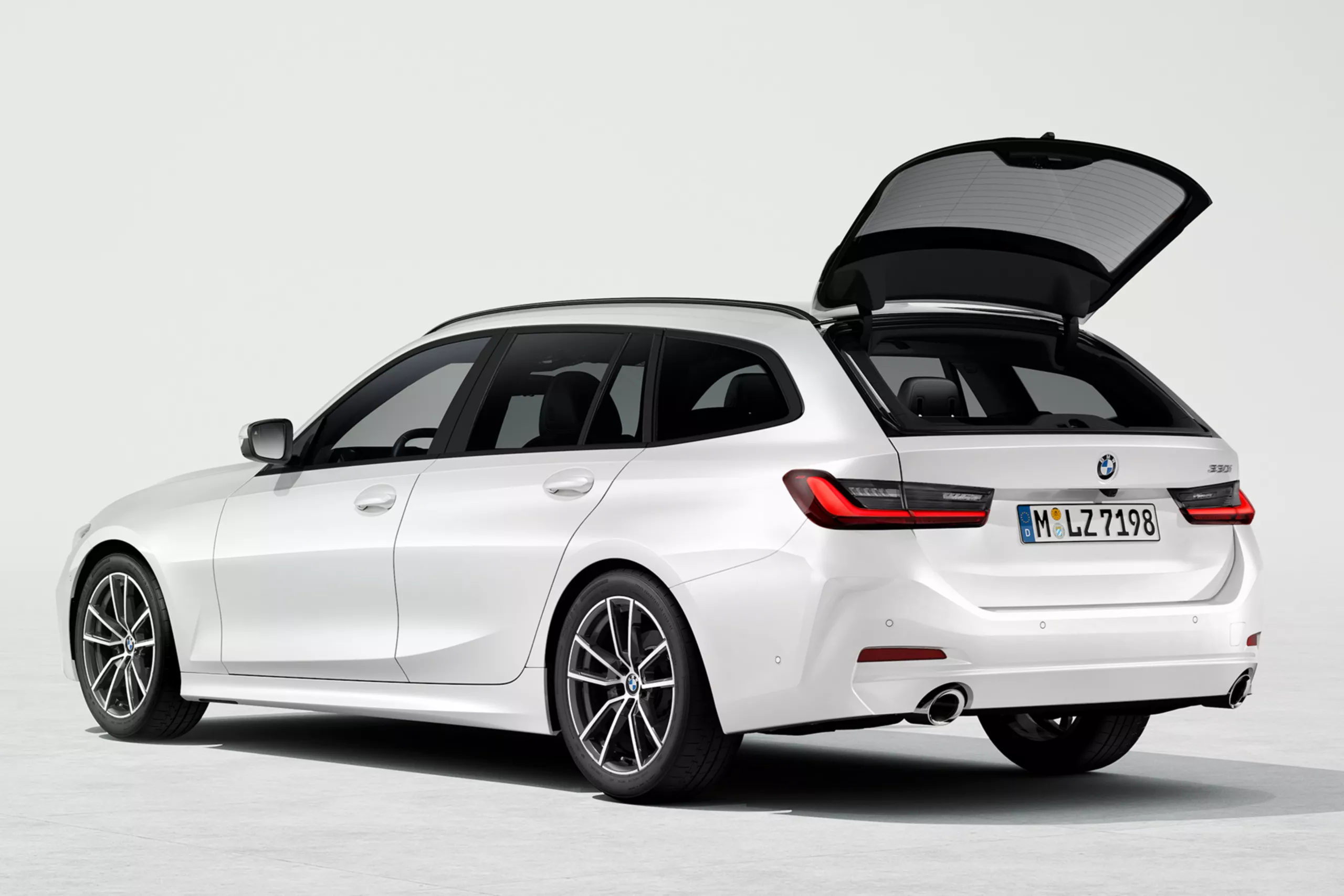 Split tailgate for easy access.