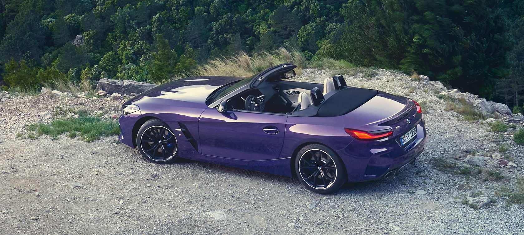 THE EXTERIOR DESIGN OF THE BMW Z4 ROADSTER.